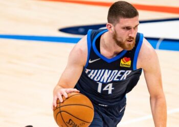 Панатінаїкос включився у боротьбу за Михайлюка | Баскетбол |