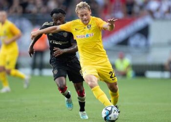 «Днепр-1» с двумя удалениями вырвал ничью в первом матче плей-офф квалификации Лиги конференций против «Спартака» (Трнава)