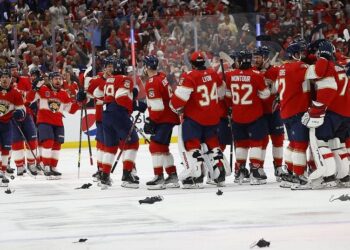 «Флорида» здобула першу в історії перемогу у фіналі Кубка Стенлі | Хокей |