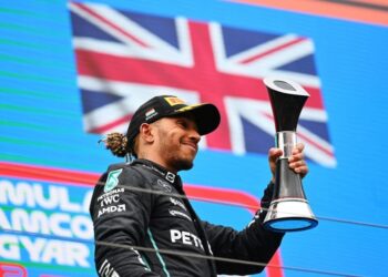 «Мерседес» объявит о продлении контракта с Хэмилтоном перед Гран-при Нидерландов — Чемпионат