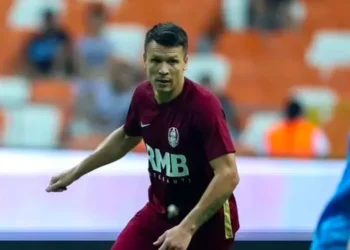 «Я бачу, що він зростає»: тренер Коноплянки пояснив відсутність вінгера в складі ЧФР Клуж — Футбол