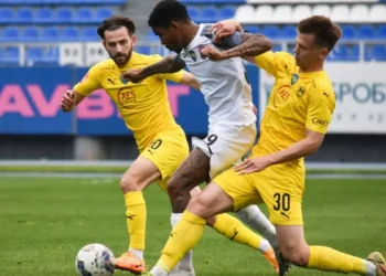 Кривенцов розпочав з поразки від колишнього клубу: Зоря мінімально поступилась Металісту 1925 — Футбол