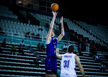 Артем Пустовий стартував з перемоги у кваліфікації Ліги чемпіонів — Федерація баскетболу України