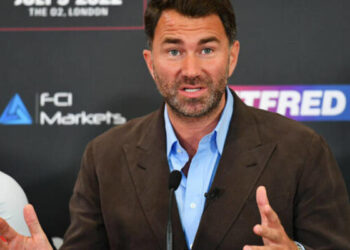 «Делал то же самое в бою с Джошуа»: промоутер оценил удар Дюбуа ниже пояса в поединке с Усиком — Спорт )Бокс