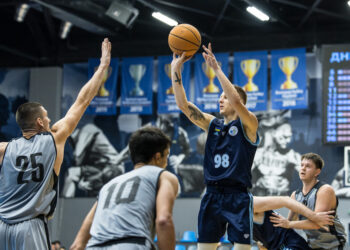 Дніпро переміг Будівельник на домашньому турнірі: фотогалерея — Федерація баскетболу України