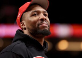 Три топ-клуби НБА включились в боротьбу за Лілларда | Баскетбол |