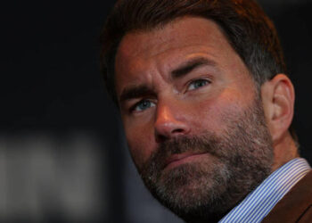 Хирн: Усик вышел на бой против Дюбуа с травмой — Спорт ):Бокс