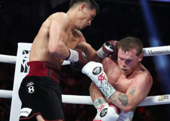 «Я не должен был проигрывать, ведь я лучше»: Альварес не может смириться с поражением россиянину — Спорт ):Бокс