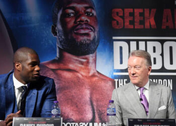 Промоутер Дюбуа признался, что остался недоволен выступлением подопечного в бою с Усиком — Спорт ):Бокс