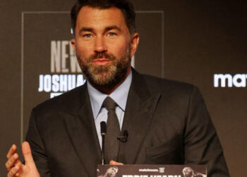 Промоутер Джошуа объяснил, был ли удар Дюбуа в бою с Усиком ниже пояса — Спорт ):Бокс