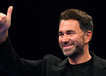 Промоутер Джошуа обвинил Дюбуа в симуляции во время боя с Усиком — Спорт ):Бокс