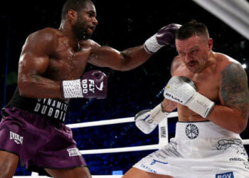 Рой Джонс оценил скандальный удар Дюбуа в бою с Усиком — Спорт ):Бокс