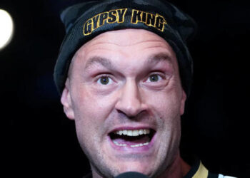 «Слив формы»: Фьюри высмеял Усика после победу над Дюбуа, высоко одев шорты — Спорт ):Бокс