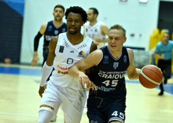 Віталій Зотов набрав 19 очок в першому офіційному матчі за Крайову — Федерація баскетболу України