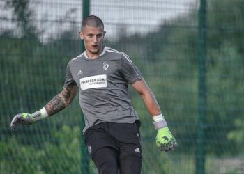 Воював на фронті та грав в Іспанії. Український гравець перейшов до клубу Другої ліги