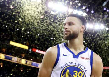 Каррі подарував Куртуа свою ігрову майку | Баскетбол |