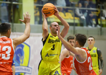 БІПА відкрила сезон перемогою над Кривбасом — Федерація баскетболу України