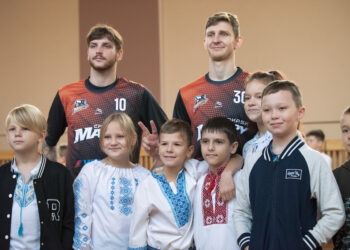 Черкаські Мавпи-Дніпро провели майстер-клас для учнів школи: фото — Федерація баскетболу України