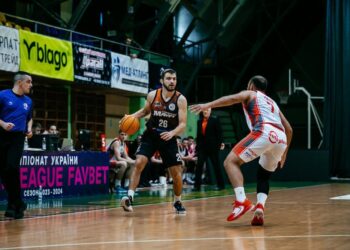 Черкаські Мавпи завдали Рівному першої поразки в сезоні — Федерація баскетболу України
