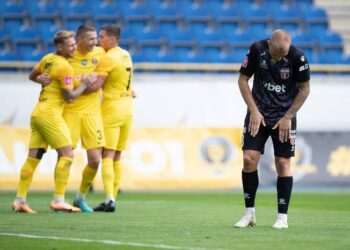 «Днепр-1» спокойно выиграл у «Вереса»