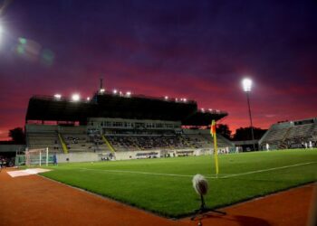 Команды из УПЛ оштрафовали за присутствие фанатов на матчах