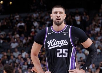 Олексій Лень розпочав рекордний 11-й сезон в НБА — Федерація баскетболу України