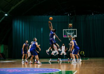 Рівне обіграв Старий Луцьк в першому своєму матчі Суперліги: фотогалерея — Федерація баскетболу України