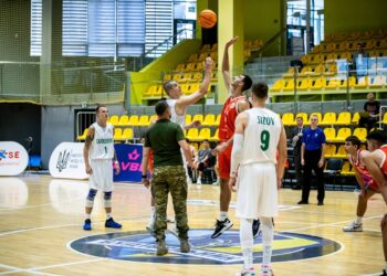 Стартове вкидання першого матчу Суперліги Favbet виконав арбітр ФБУ Андрій Менько, який служить в ЗСУ — Федерація баскетболу України