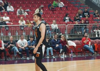 Українці за кордоном: Пустовий програв в Іспанії, дабл-дабл Ковальова та успішний дебют Боброва — Федерація баскетболу України