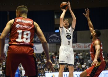 Українці за кордоном: Пустовий став кращим в Обрадойро в переможній грі, Ковальов оформив дабл-дабл — Федерація баскетболу України