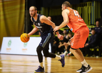 Зустріч Дніпра та Черкаських Мавп у київському баблі: фотогалерея — Федерація баскетболу України