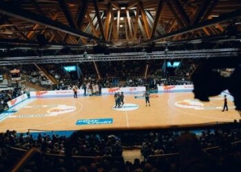 Клуб Бундесліги придбав швидку та дві пожежні машини для України | Баскетбол |