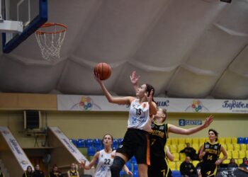 Черкаси-Венето розпочали сезон у Вищій лізі з перемоги над Переяславом: фотогалерея — Федерація баскетболу України