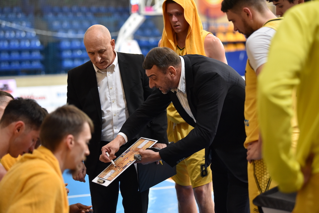 Черкаські Мавпи впевнено перемогли Київ-Баскет: відео коментарів