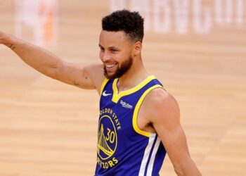 Каррі встановив феноменальний історичний рекорд НБА | Баскетбол |