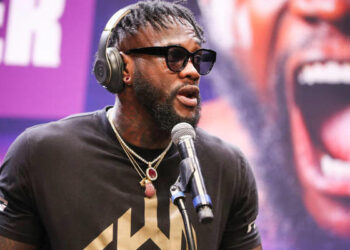 «С этим еще не покончено»: Уайлдер сообщил о возобновлении переговоров о бое с Руисом — Спорт ):Бокс