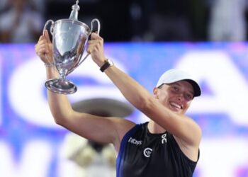 Швентек с разгромом выиграла WTA Finals — Теніс