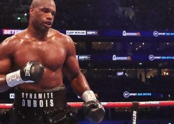 Стало известно, с кем может подраться Дюбуа после поражения Усику — Спорт ):Бокс