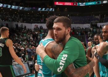 Святослав Михайлюк зіграв 9 хвилин проти Шарлотт в НБА — Федерація баскетболу України