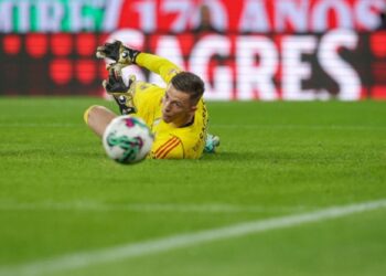 Трубин помог «Бенфике» выиграть в лиссабонском дерби