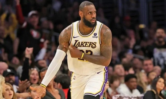 Джеймс вийшов на перше місце в історії НБА за кидками з гри