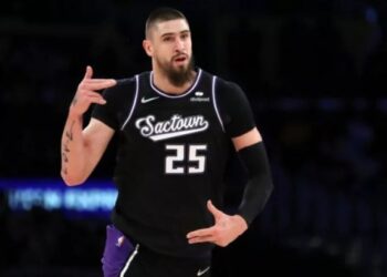 Названий клуб НБА, який може виміняти Леня з Сакраменто | Баскетбол |