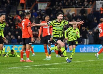 «Арсенал» вырвал победу у «Лутона» в матче с 7 мячами