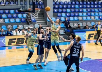 Будівельник завдав Дніпру першої поразки в сезоні — Федерація баскетболу України