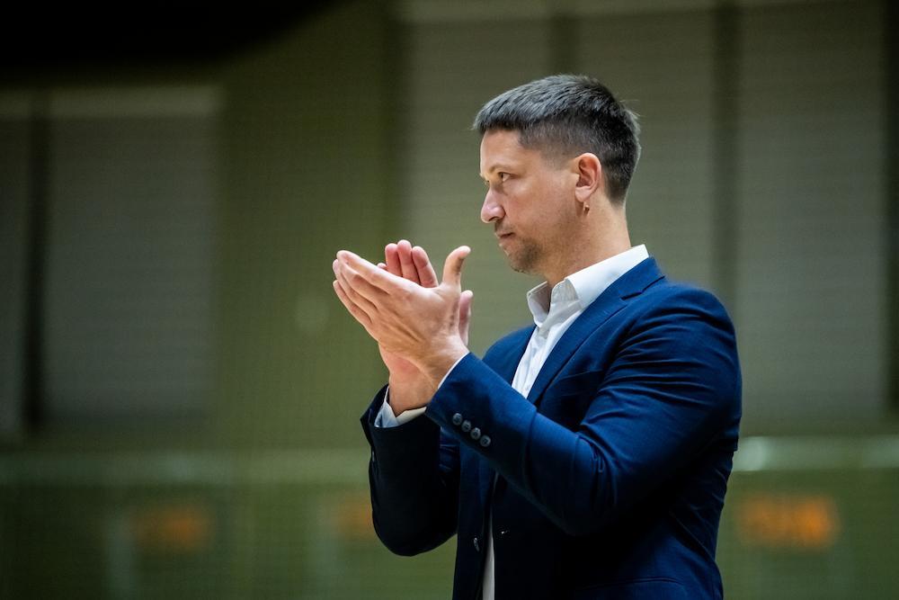 Дніпро на своєму майданчику поступився Будівельнику: відео коментарів після гри