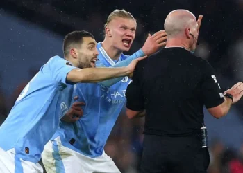 Футболистам «Манчестер Сити» предъявили обвинение в неуважении к арбитрам