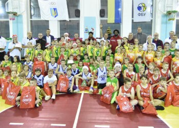 Гравці БК Рівне відвідали новорічне свято в місцевому ОСДЮСШОР — Федерація баскетболу України