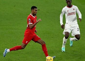 «Ливерпуль» упустил лидерство в АПЛ из-за ничьей против «МЮ»