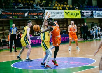 Прикарпаття-Говерла переграла Кривбас і здобула першу перемогу у домашньому баблі: фотогалерея — Федерація баскетболу України