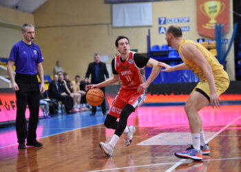Рівне в напруженому матчі переміг Старий Луцьк — Федерація баскетболу України